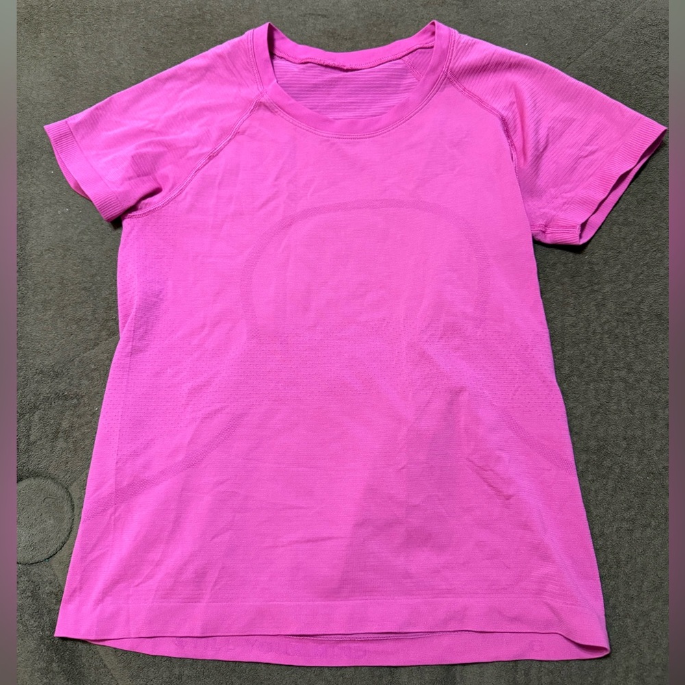 Women’s Lululemon sonic pink race length short sleeve swiftly tech tee size 6